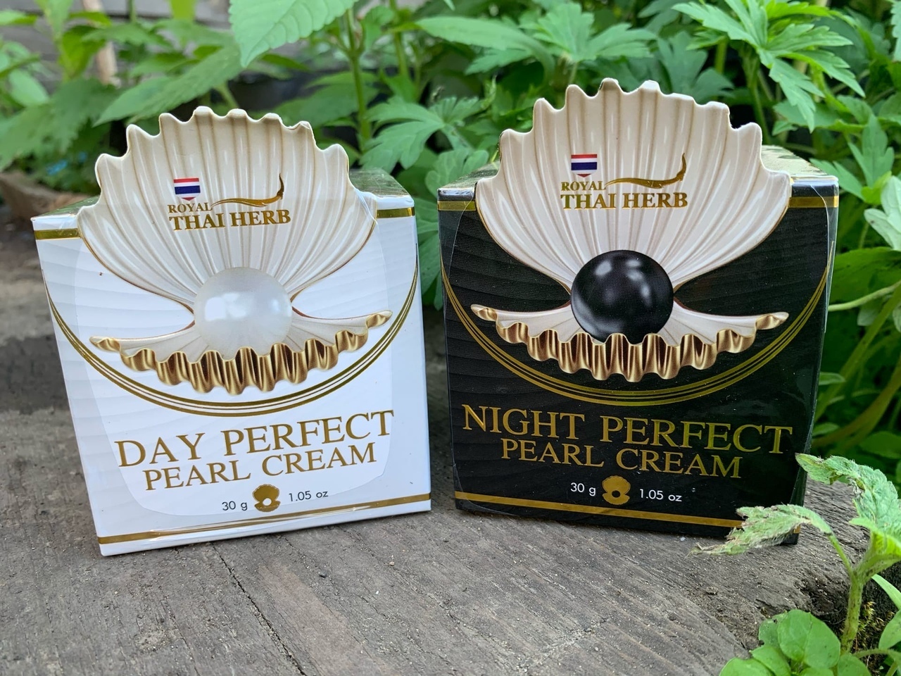 Натуральный ночной крем для лица из Тайланда с жемчужной пудрой Royal Thai Herb Night Perfect Pearl Cream купить в Москве и Московской области.
