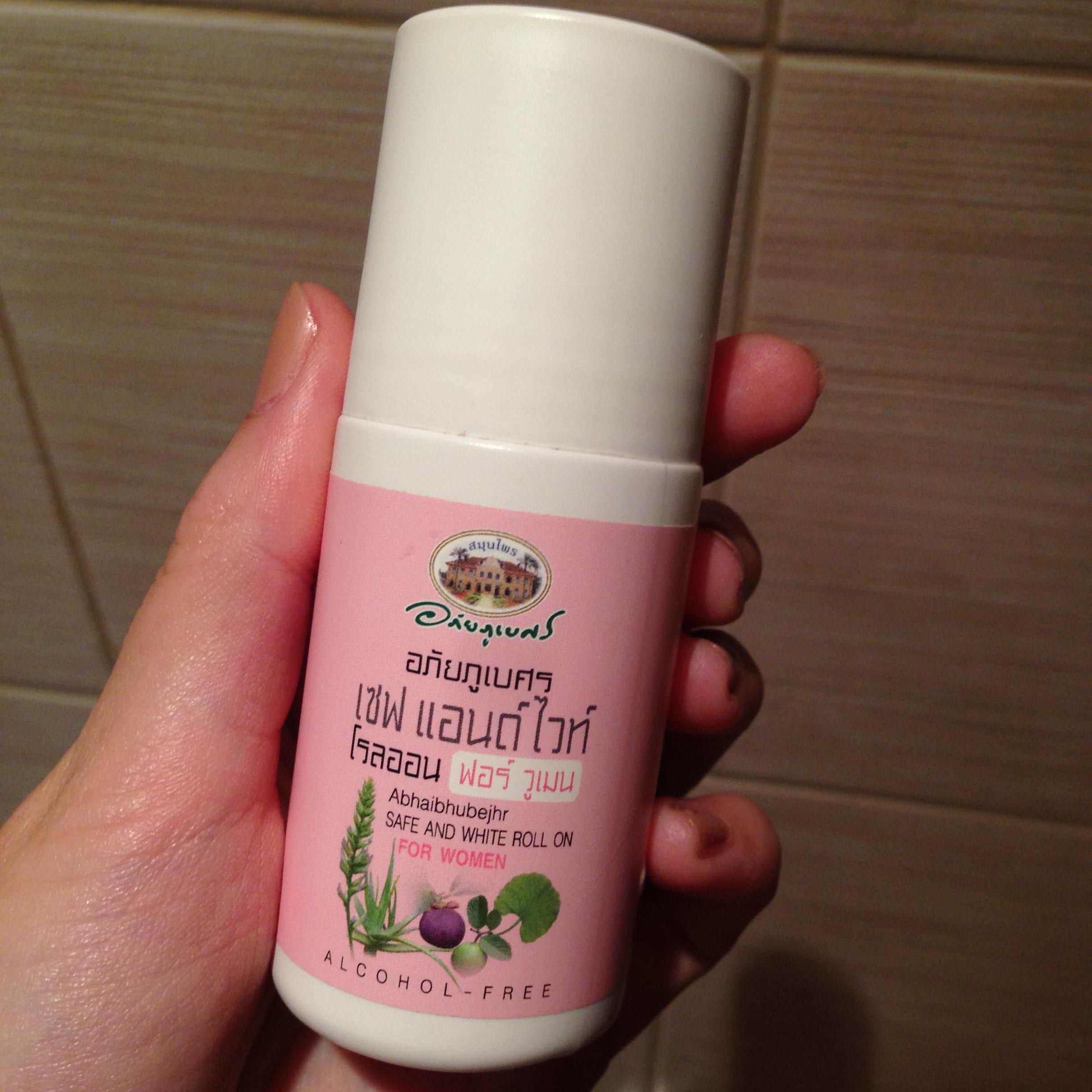 Натуральный роликовый дезодорант для женщин ABHAIBHUBEJHR Safe and White Roll on Deodorant For Women 50 мл. Таиланд