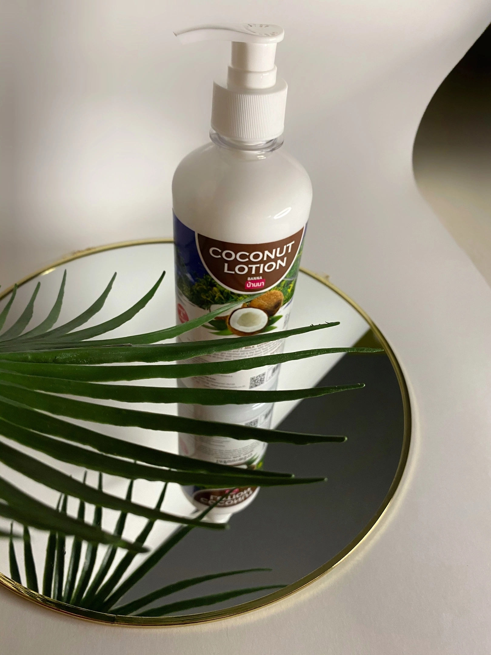 Натуральный Тайский Кокосовый лосьон для тела BANNA Coconut Body Lotion купить в Москве и Московской области.